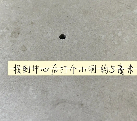 琼中瓷砖空鼓维修公司专业解答在瓷砖铺贴过程中，如果砂料搅拌不均匀，将会带来以下问题