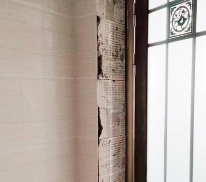 琼中瓷砖空鼓免砸砖维修公司分享吸水砖泡水时间不够或过长都会对瓷砖铺贴效果产生影响